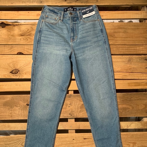 BNWT Hollister Curvy Mom Jean - Picture 1 of 3